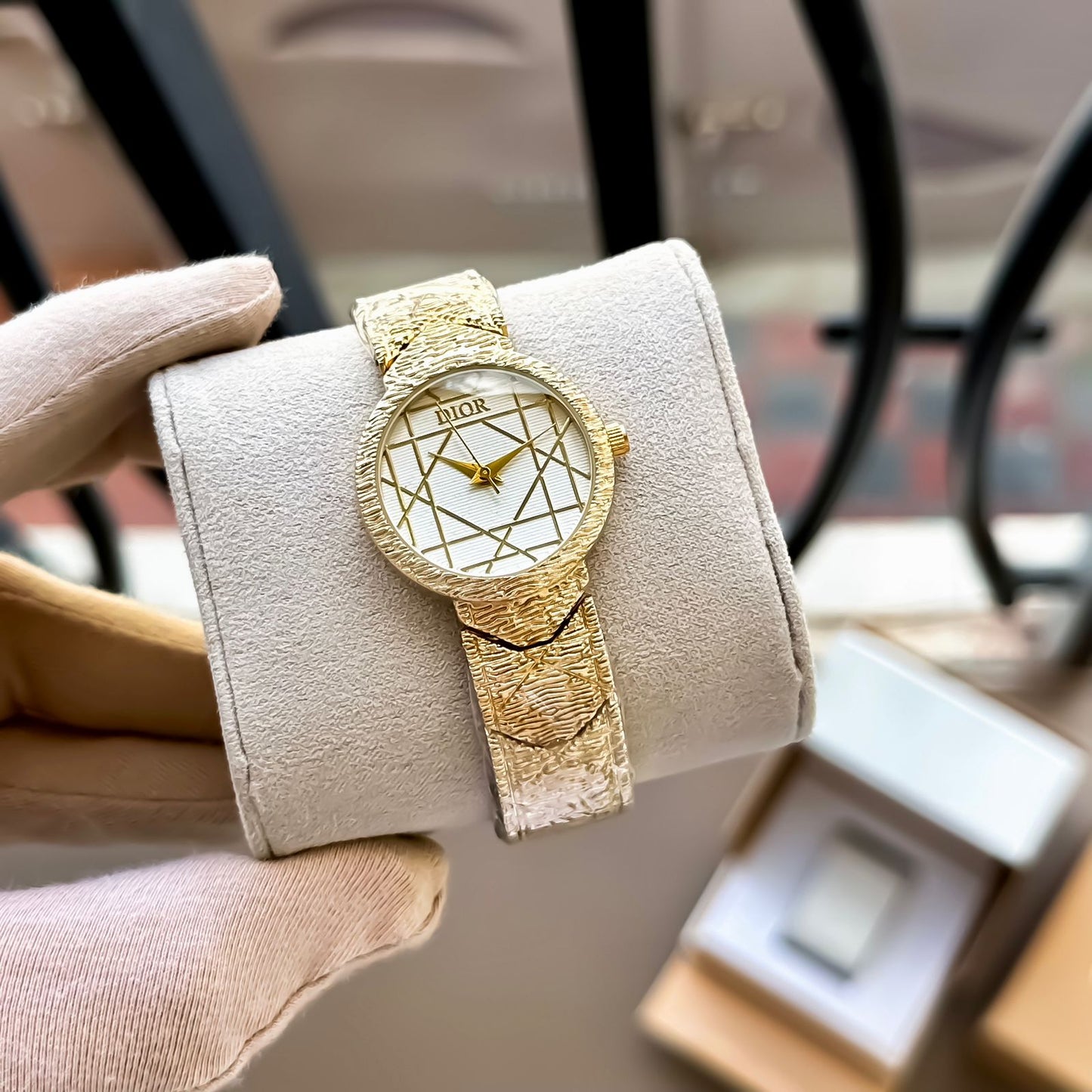 Dior_Galaxy Gold With White Dial